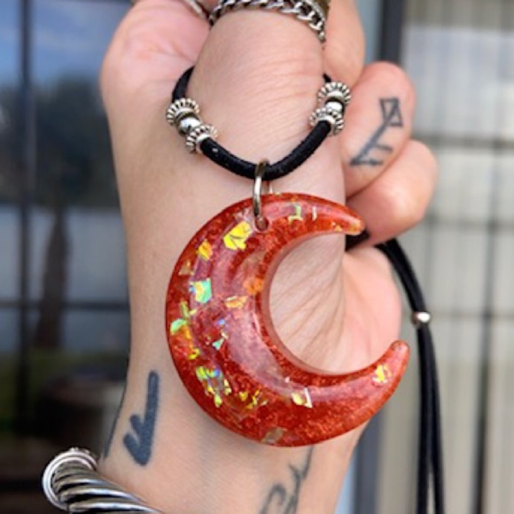 Orange & iridescent glitter resin crescent moon - Picture 6 of 14